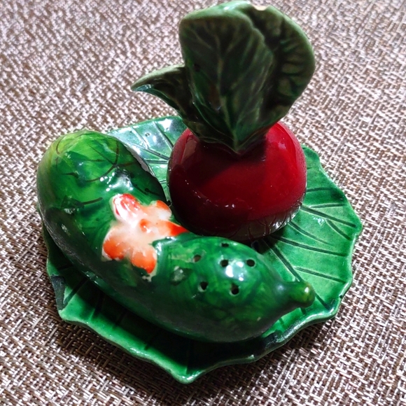 unmarked Kitchen Vintage Radish And Cucumber Salt And Pepper